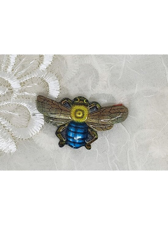 Japan Jewelry - 1950s Carnival Prizes Tin Litho Toy Badge Pin Bee Japan